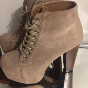 Chunky heel bootie